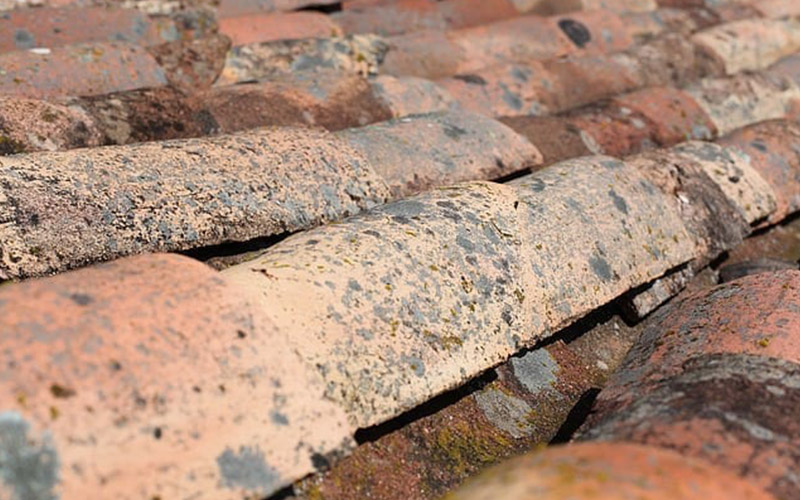 Can you sell a house with a bad roof - roof damage assess